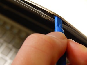 Langkah 1 — Membuka Bezel Layar