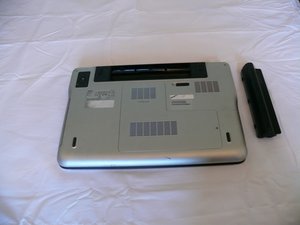 Langkah 3 — Lepaskan Hard Drive