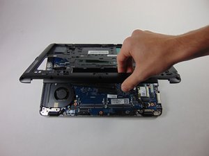 Langkah 4 — Lepaskan Kipas dan Heat Sink