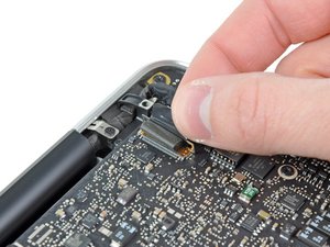 Langkah 5 — Mengangkat Kabel Data Layar