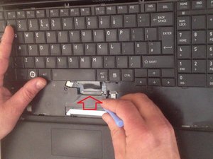 Langkah 3 — Lepaskan Keyboard