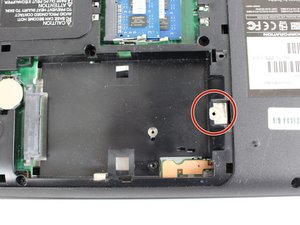 Langkah 3 — Mengeluarkan Screws dan Panel Disk