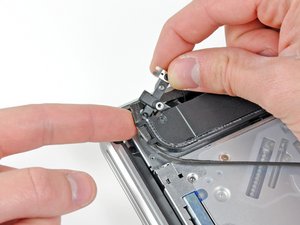 Langkah 4 — Menghilangkan Screws dan Bracket Kamera