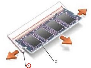 Langkah 2 — Buka Kait Penjepit Memory Module