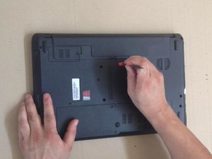 Langkah 1 — Matikan Laptop dan Cabut Baterai