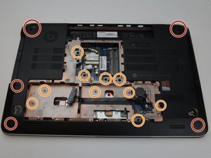 Langkah 3 — Melepas Casing Laptop