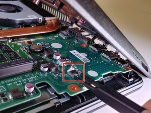 Langkah 4 — Menghubungkan Kabel dan Konnector