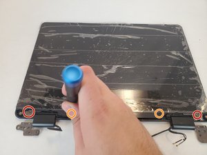 Langkah 4 — Lepaskan Sekrup dan Panel LCD