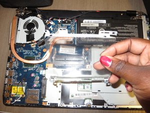 Langkah 5 — Cabut dan Ganti Hard Drive