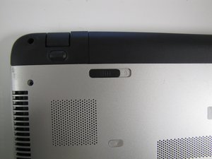 Langkah 2 — Lepaskan Baterai dan Akses Keyboard