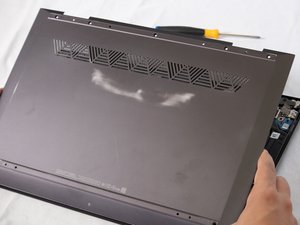 Langkah 3 — Lepaskan Casing Belakang