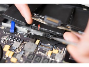 Langkah 7 — Menghapus Konektor Trackpad