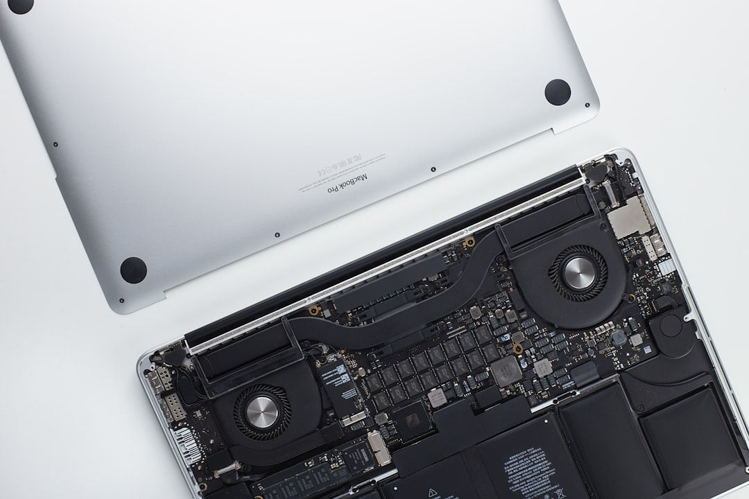 Penggantian Bezel Layar Belakang MacBook Core Duo