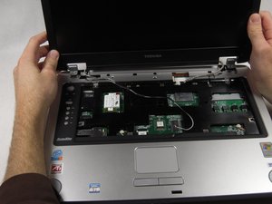 Langkah 6 — Lepaskan Panel Layar