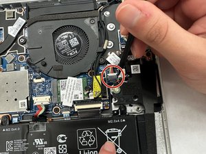 Langkah 3 — Mengganti Speaker dan Memasang Kembali