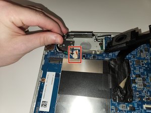 Langkah 5 — Mengganti Konektor di Motherboard