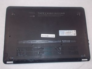 Langkah 2 — Buka Tutup Belakang Laptop