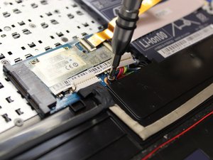 Langkah 2 — Mengakses Motherboard