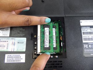 Langkah 3 — Lepaskan Chip RAM yang Lama