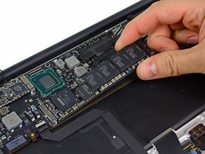 Langkah 8 — Lepaskan SSD