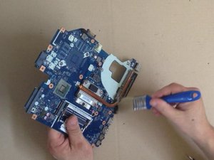 Langkah 10 — Pasang Thermal Paste Baru dan Heat Sink