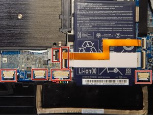 Langkah 2 — Mengakses Motherboard dan Kabel
