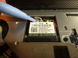 Langkah 4 — Mengakses Area di Bawah Keyboard