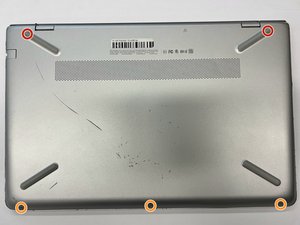 Langkah 1 — Matikan Laptop dan Buka Tutup Bawah