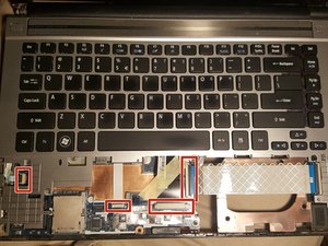 Langkah 3 — Lepaskan Kabel Keyboard