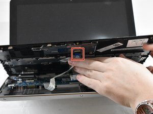 Langkah 6 — Lepaskan Kabel Keyboard