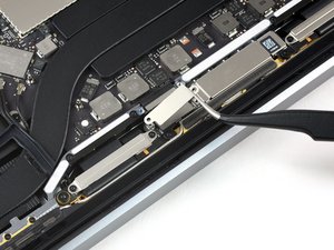 Langkah 5 — Mengangkat Cover Flex Connector Display