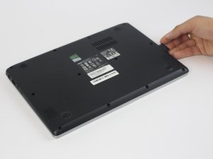 Langkah 3 — Mengakses Komponen di Sisi Kanan Laptop