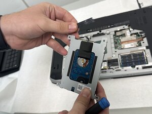 Langkah 3 — Mengganti Hard Drive