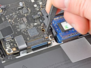 Langkah 6 — Mengangkat Kabel Sleep Sensor