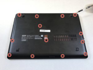 Langkah 1 — Matikan Laptop dan Buka Panel Belakang