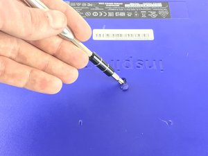 Langkah 1 — Buka Tutup Bawah Laptop