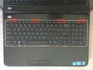 Langkah 1 — Matikan Laptop dan Keluarkan Baterai