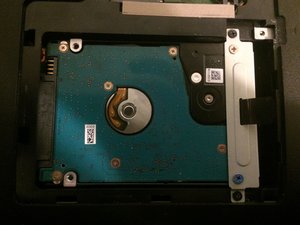 Langkah 3 — Lepaskan Hard Drive