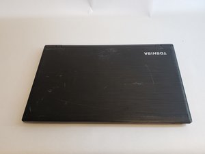 Langkah 1 — Matikan Laptop dan Buka Tutup Belakang