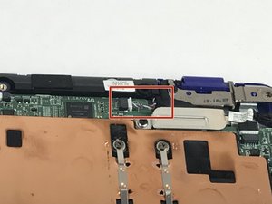 Langkah 8 — Lepaskan Kabel Speaker