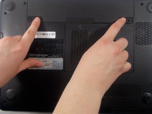 Langkah 1 — Matikan Laptop dan Lepaskan Baterai