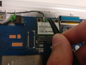 Langkah 3 — Mengidentifikasi Chip Wireless