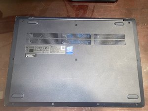 Langkah 1 — Menghapus Screws Casing Bawah