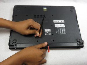 Langkah 4 — Lepaskan Kabel dan Akses Kipas