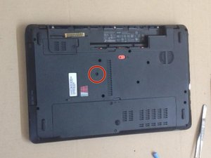 Langkah 1 — Matikan Laptop dan Cabut Baterai