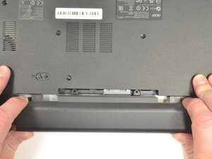 Langkah 3 — Lepaskan Keyboard dan Touchpad