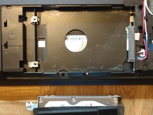 Langkah 4 — Mengganti Hard Drive