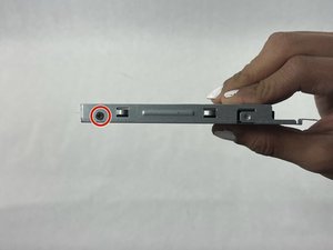 Langkah 3 — Lepaskan Sekrup Hard Disk