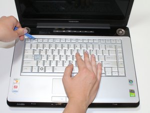 Langkah 1 — Persiapan dan Pemisahan Keyboard