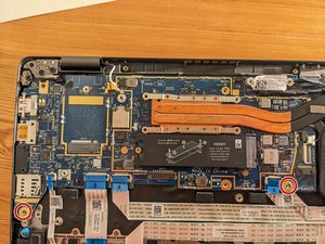 Langkah 11 — Menghilangkan Sekrup Motherboard
